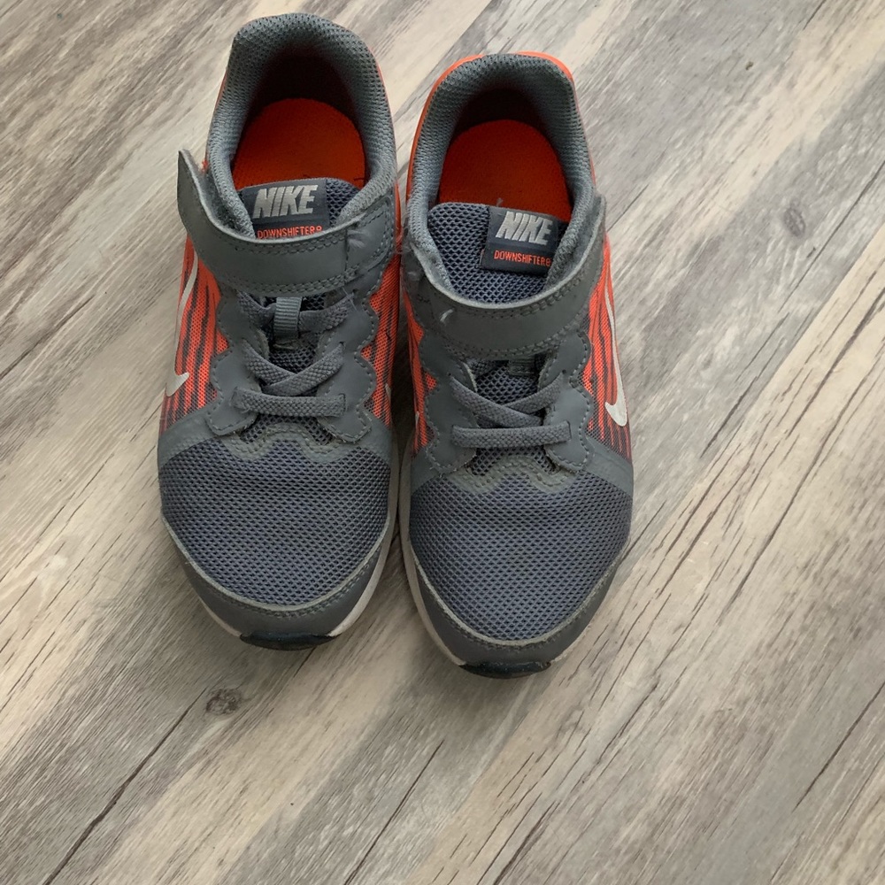 Nike boys downshifted 8 preschool shoe